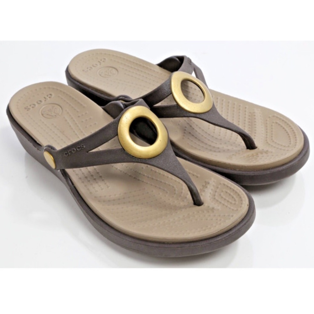 CROCS SANRAH Brown Wedge Thong sandals Sz 8